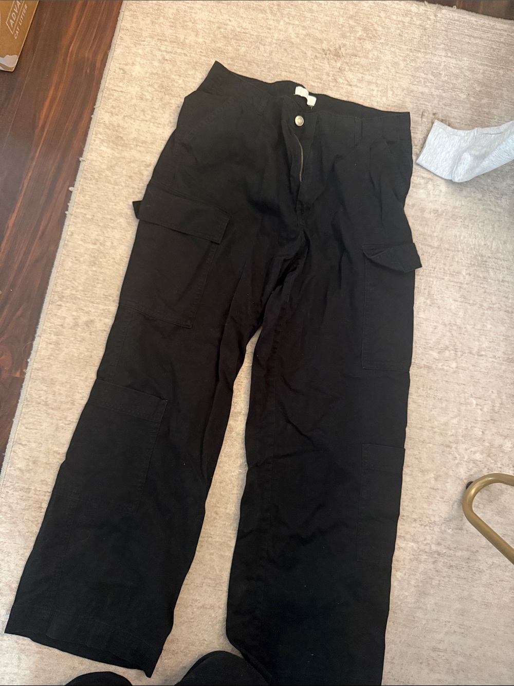 Women’s H&M Black Cargo Pants - Classic Utility Style